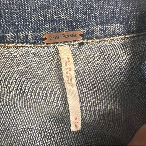 Free People Cypress Farm Denim Jacket Sweater Sleeve Women’s Size M L030724 - Picture 4 of 6